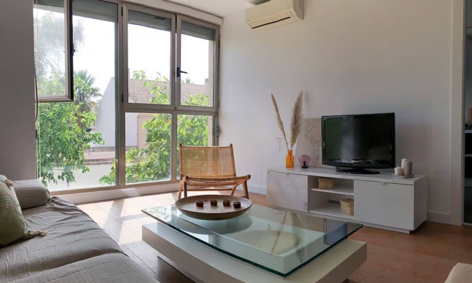 La Malva-rosa Apartment | Cozy apartment next to Malvarrosa beach