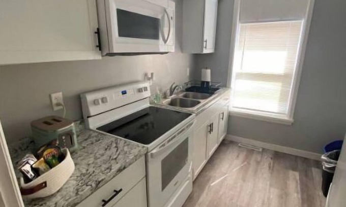 Albert Lea Apartment | Cozy apartment next to Fountain lake, hospital and downtown restaurants.