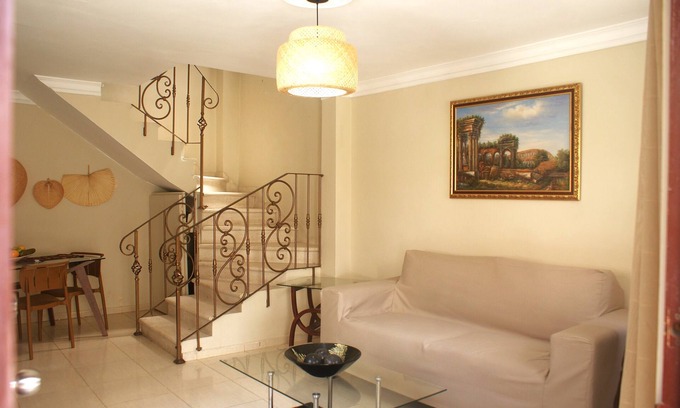 Viejo Arroyo Hondo Apartment | Cozy apartment on 2 levels. A few minutes from the city center!
