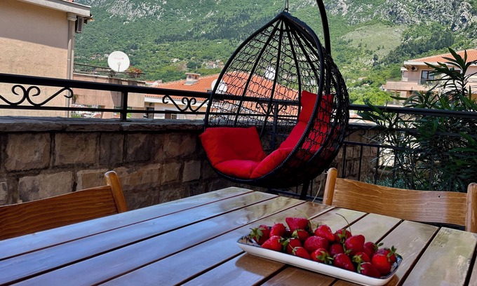 Risan Apartment | Cozy apartment "Olive" in Risan, Montenegro - near the Bay of Kotor.