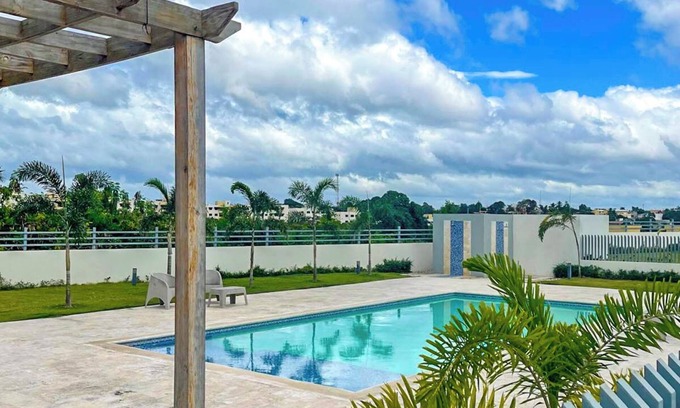 Pantoja Apartment | Cozy Apartment, Pool & Gym near the US Embassy