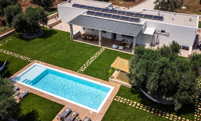 L'Assunta Apartment | Cozy apartment that hosts 4people, located in the quiet countryside of Monopoli, in a villa surrounded by one hectare of centuries-old olive trees. The accommodation, with parking included, offers large open spaces, a patio with barbecue and a splendid s