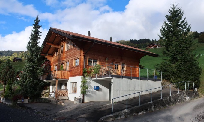 Hünibach Apartment | Cozy apartment with a beautiful view, quiet location.