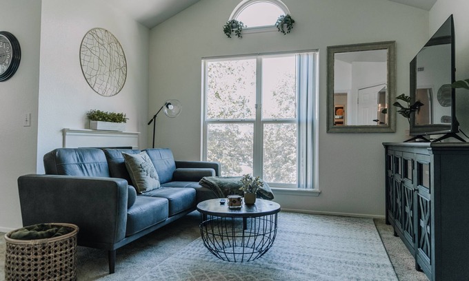 Midvale Apartment | Cozy apartment with hot tub/pool only minutes from canyons!