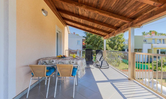 Peroj Apartment | Cozy Apartment with large terrace and Garden view