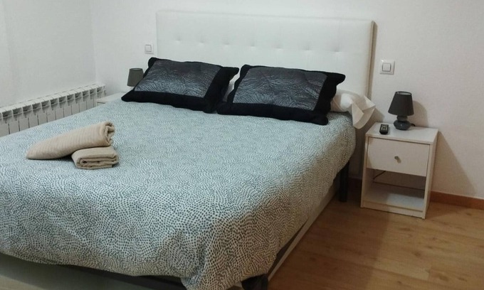 Jaca Apartment | Cozy Apt with Pool in Quiet Area Near Jaca Ice Palace - Parking Included
