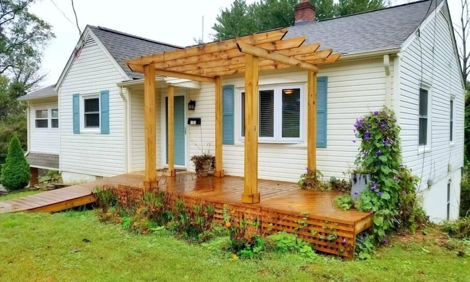 Winston - Salem House | Cozy Ardmore Cottage Main Level