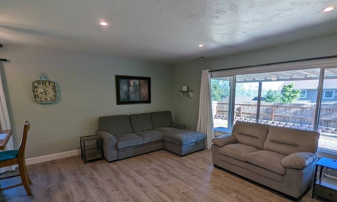 North Auburn House | Cozy Auburn Trails Retreat- Close to all Auburn has to offer!