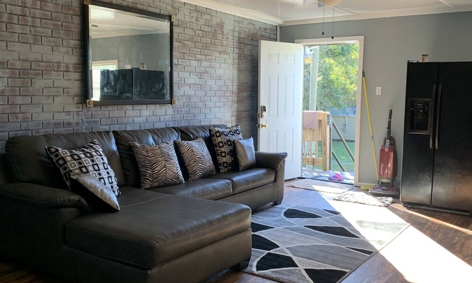 Picayune House | Cozy barn apartment great for travel nurses in South Mississippi Gulf Coast area