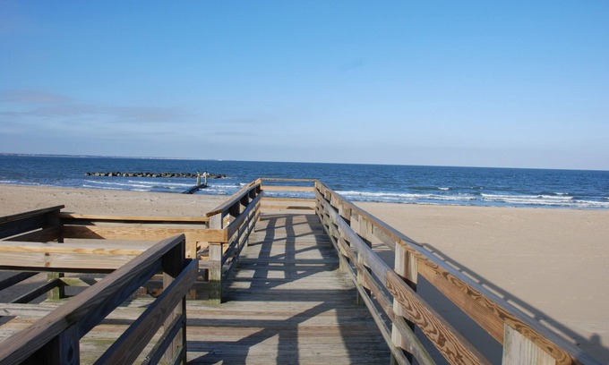 Willoughby Spit Cottage | Cozy Bay View Oceanside 1 Bedroom Cottage by RedAwning