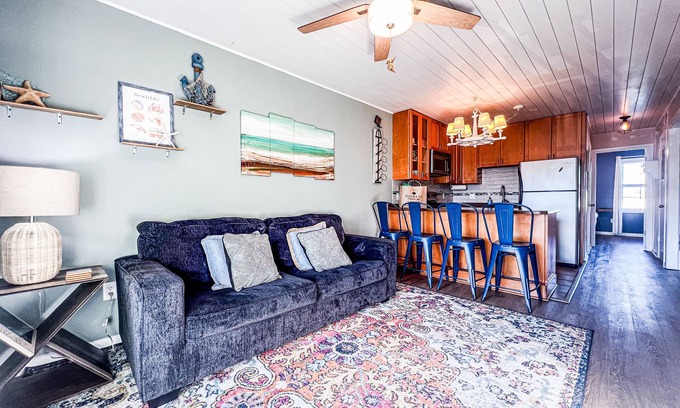 Carolina Beach Condo | Cozy Beach Condo Sleeps 6 POOLn