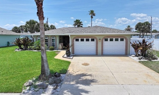 New Smyrna Beach House | Cozy Beach House Steps from the Sand!