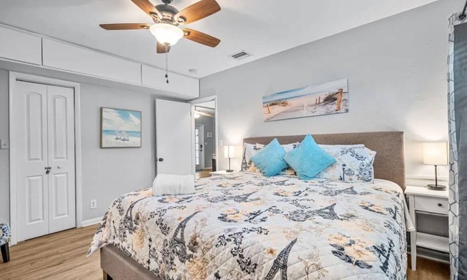 Poinsettia Heights House | Cozy Beach House 7 min to beach & Las Olas restaurants and shops!