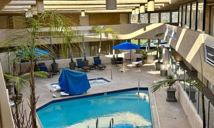 Old Towne Hotel | Cozy Beach Retreat Ideal for Families and Pet Owners