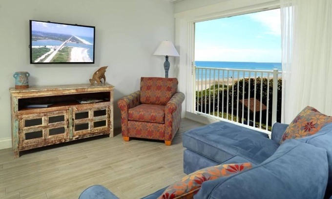Indialantic By The Sea Resort | Cozy Beach Retreat | Couple Room w/Partial Ocean View & Pool Access
