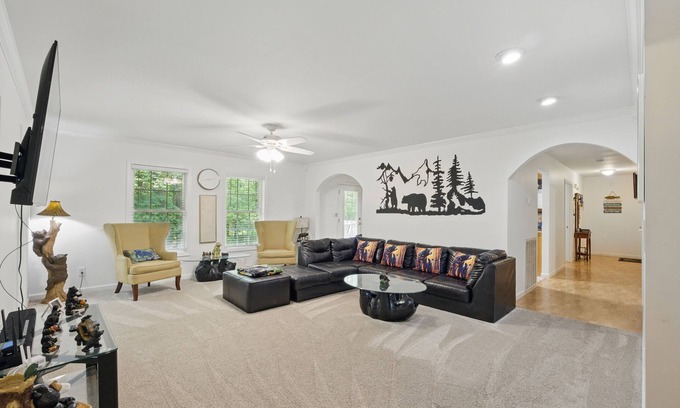 Salem House | Cozy Bear Den by Jocassee Lake Devil's Fork