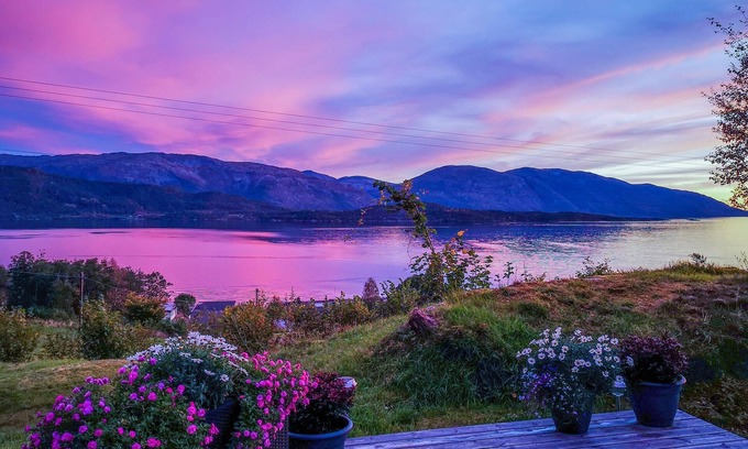 Florø House | Cozy, beautifully situated cottage in a small village by the Førdefjord in Sunnfjord.