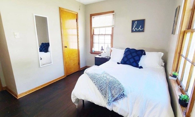 Fort Wayne House | Cozy bedroom B in cute neighbourhood W Free Wi-Fi