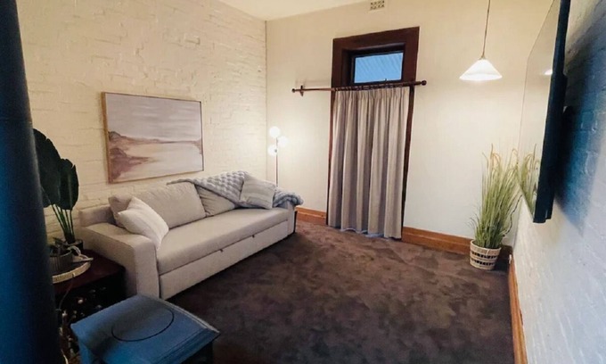 Norwood House | Cozy Bluestone House in Norwood – Perfect for Families and Their Pets