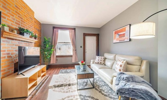 Italian Village Condo | Cozy Brick-Short North Condo - [fenced yard] - OSU