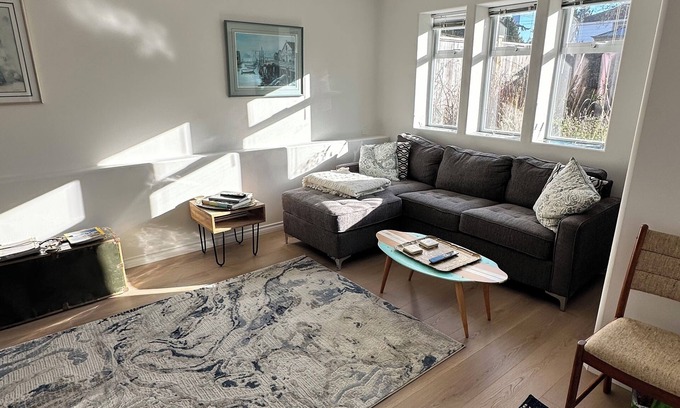 White Rock House | Cozy Bright 2 BR White Rock ground level basement suite near the beach.