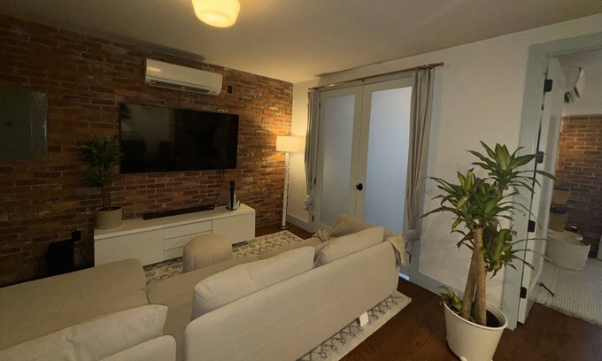 Crown Heights Apartment | Cozy Brooklyn retreat central bklyn