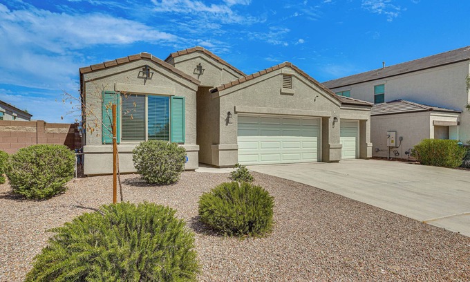 Tartesso House | Cozy Buckeye Home w/Patio & Fire Pit!