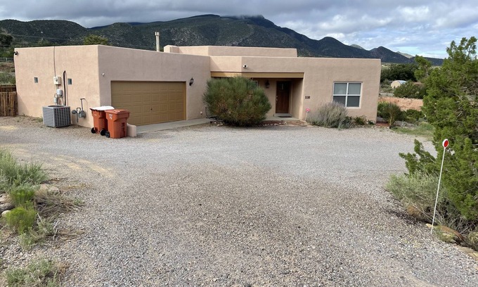 Placitas House | Cozy Bungalow -Historic Village Placitas, NM, 19 mi - 25 min to Balloon Festival