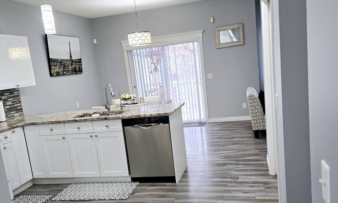 Chestermere House | Cozy Bungalow In Chestermere, AB