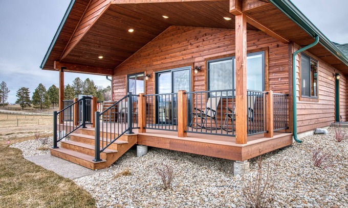 Corvallis House | Cozy bungalow with fantastic mountain views.