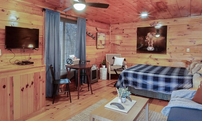 Farmers Cabin | Cozy Cabin 1 at Cave Run Cabins near Cave Run Lake & MSU