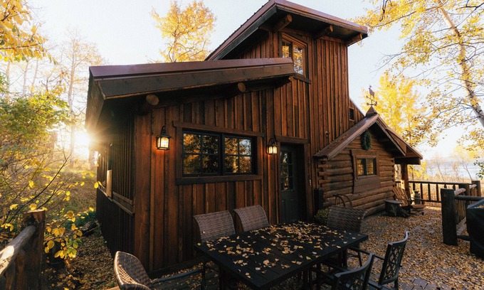 Island Park Cabin | Cozy Cabin, 20 Min to Yellowstone + Lake Views