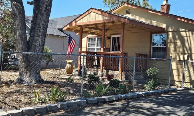 Reno House | Cozy cabin feel in midtown Reno