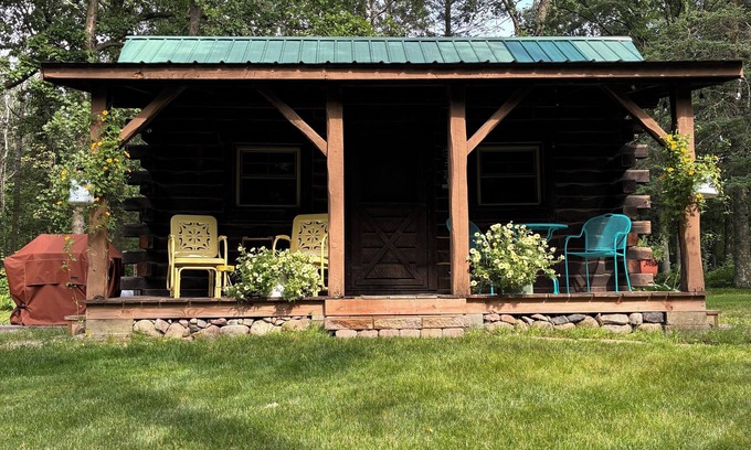 Park Rapids Cabin | Cozy cabin for 2 on Shipman Lake. Peace and tranquility surround you.