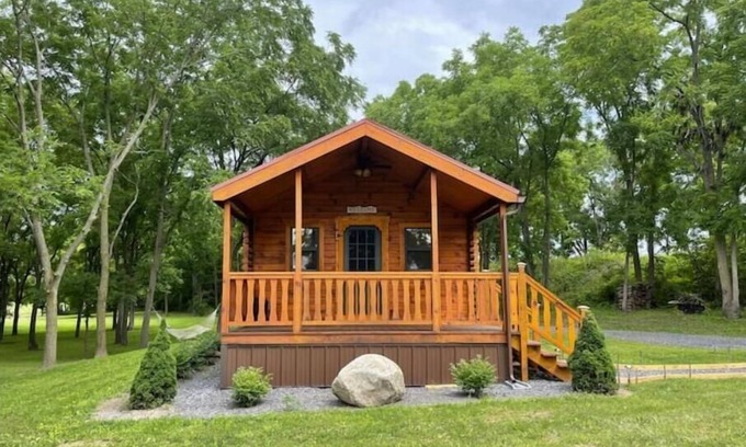 Teall Beach Cabin | Cozy Cabin get away to Finger Lakes Wine Country