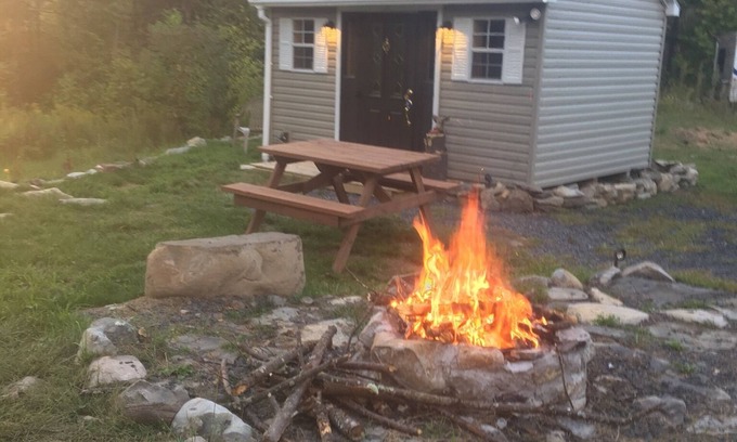 East Durham Cabin | Cozy cabin in the Mountains. nAC. Dog Friendly