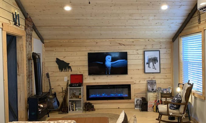 Bristol Cabin | Cozy Cabin near Casino, Downtown