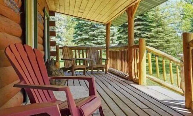 Alexandria House | Cozy Cabin on Maple Lake
