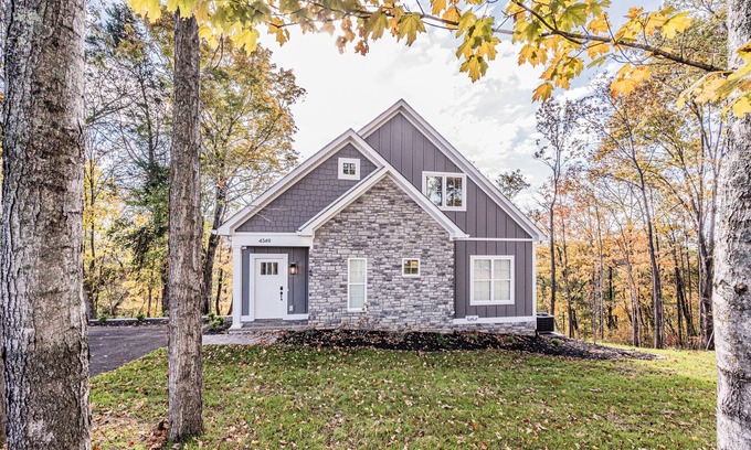 Bowling Green House | Cozy Cabin Retreat-WKU-Corvette Plant-Work Travel-Mammoth Cave-Travel Sports