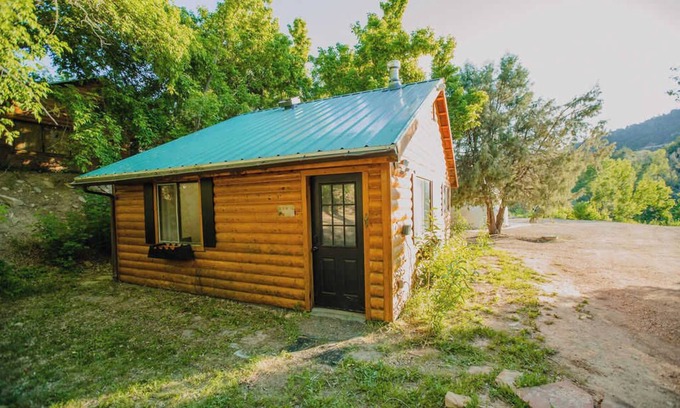 Glendale Cabin | Cozy Cabin Retreat Near Zion & Bryce Canyon National Parks, Hot Tub & Stargazing