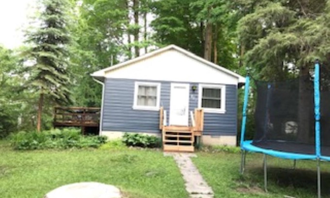Alcona Cottage | Cozy cabin retreat steps to sandy, shallow beach