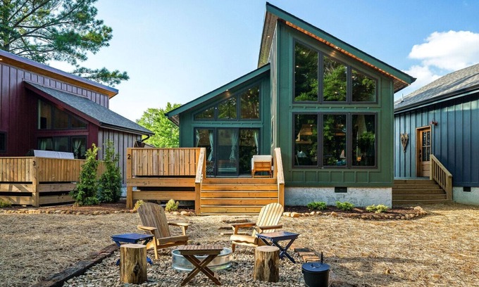 Baxter Cabin | Cozy Cabin w/Hot Tub, Sauna, Pickleball & Plunge!
