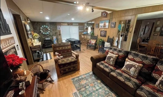 Roan Mountain Cabin | Cozy cabin with delightful mountain views.