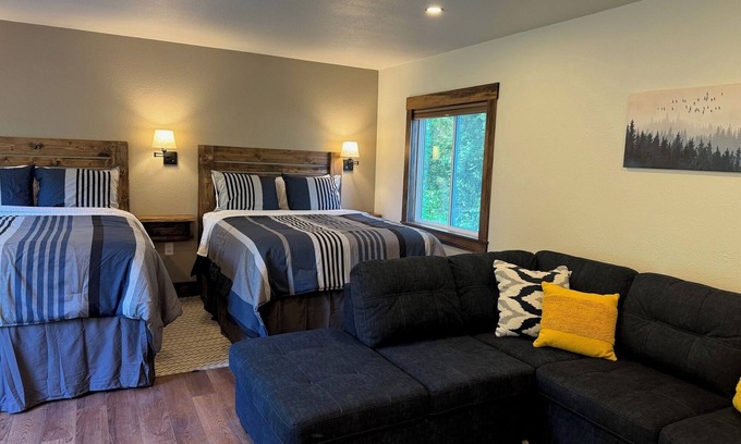 Bear Creek Cabin | Cozy Cabin with Stunning Views