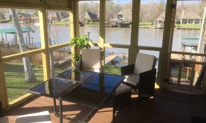 Maurepas Cabin | Cozy Camp With Sun Decks! Near New Orleans and Baton Rouge.!