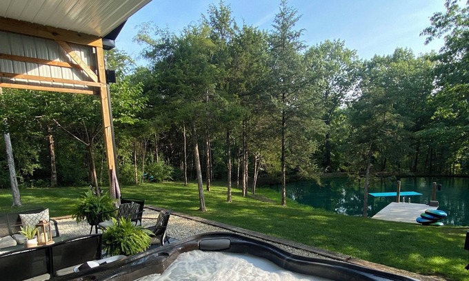 Treloar House | Cozy camping- 5th wheel camper and hot tub just minutes from great country fun!