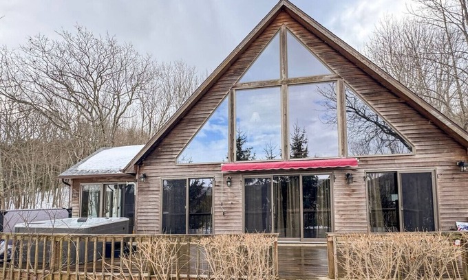 East Worcester Cabin | Cozy Catskill A-Frame With Hot Tub