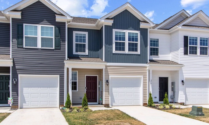 Luray House | Cozy Cavern Compounds | 2 Luray Townhomes