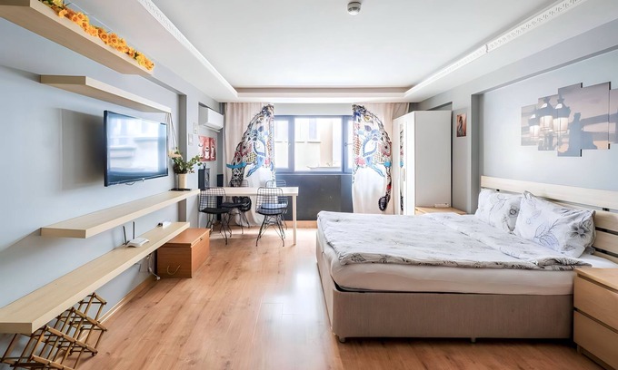 Bomonti Apartment | Cozy Central Flat w/Netflix & Elevator Near Metro 2 minute walking distance