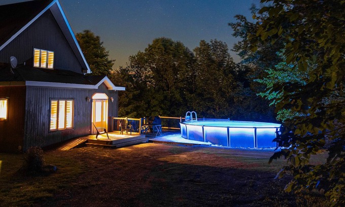 Grenville-sur-la-Rouge Cottage | Cozy chalet with Pool and Spa